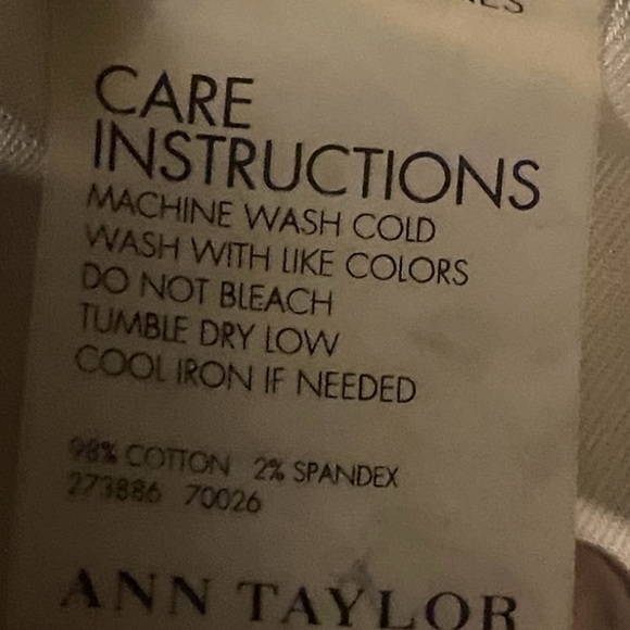 KHAKI ANN TAYLOR ankle ankle pant with side zip . Seamless front . 26’5 inseam . - Picture 8 of 8